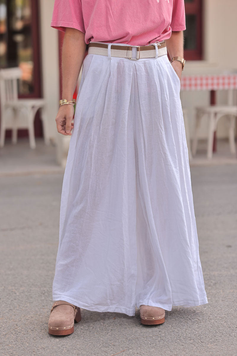 Pantalon blanc en coton très large et évasé avec ceinture