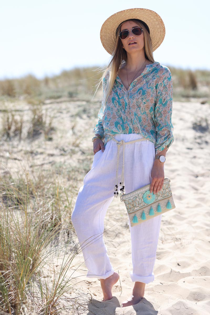 Pantalon blanc en lin souple ceinture en crochet et perles bois