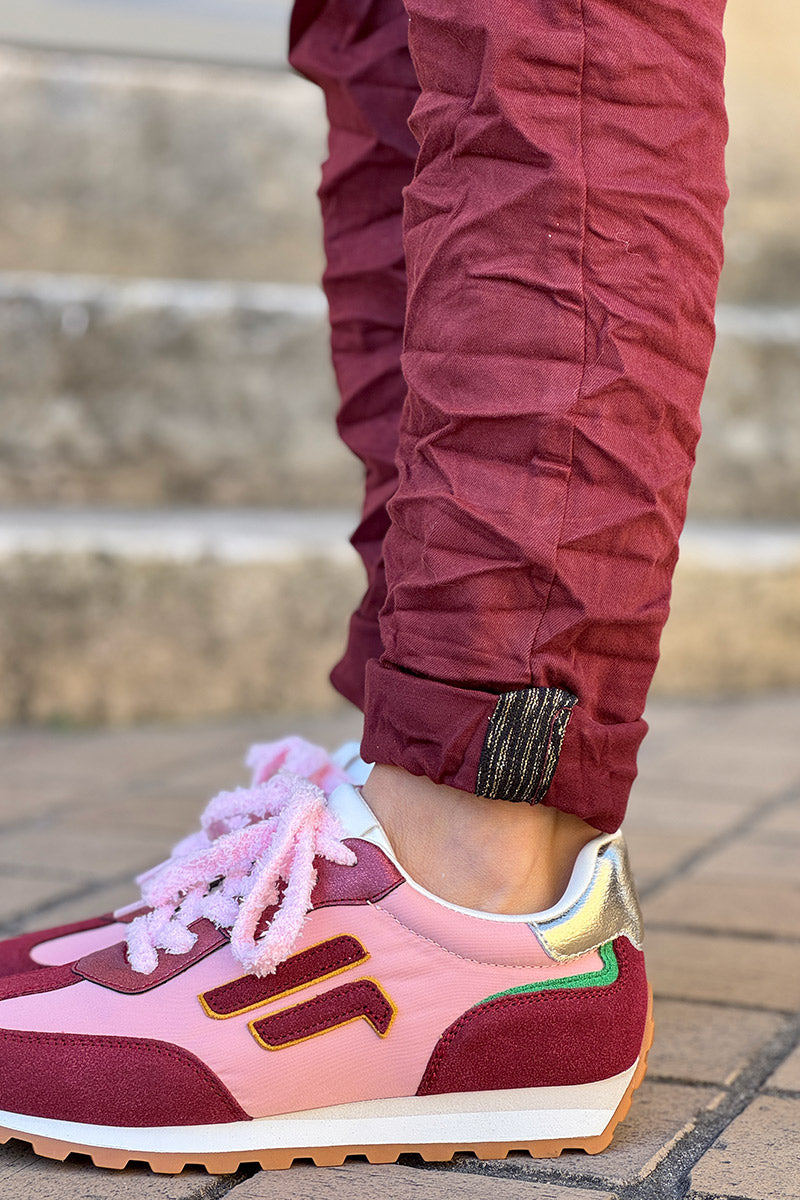 Pantalon bordeaux boutonné coupe slim liseré brillant à la cheville