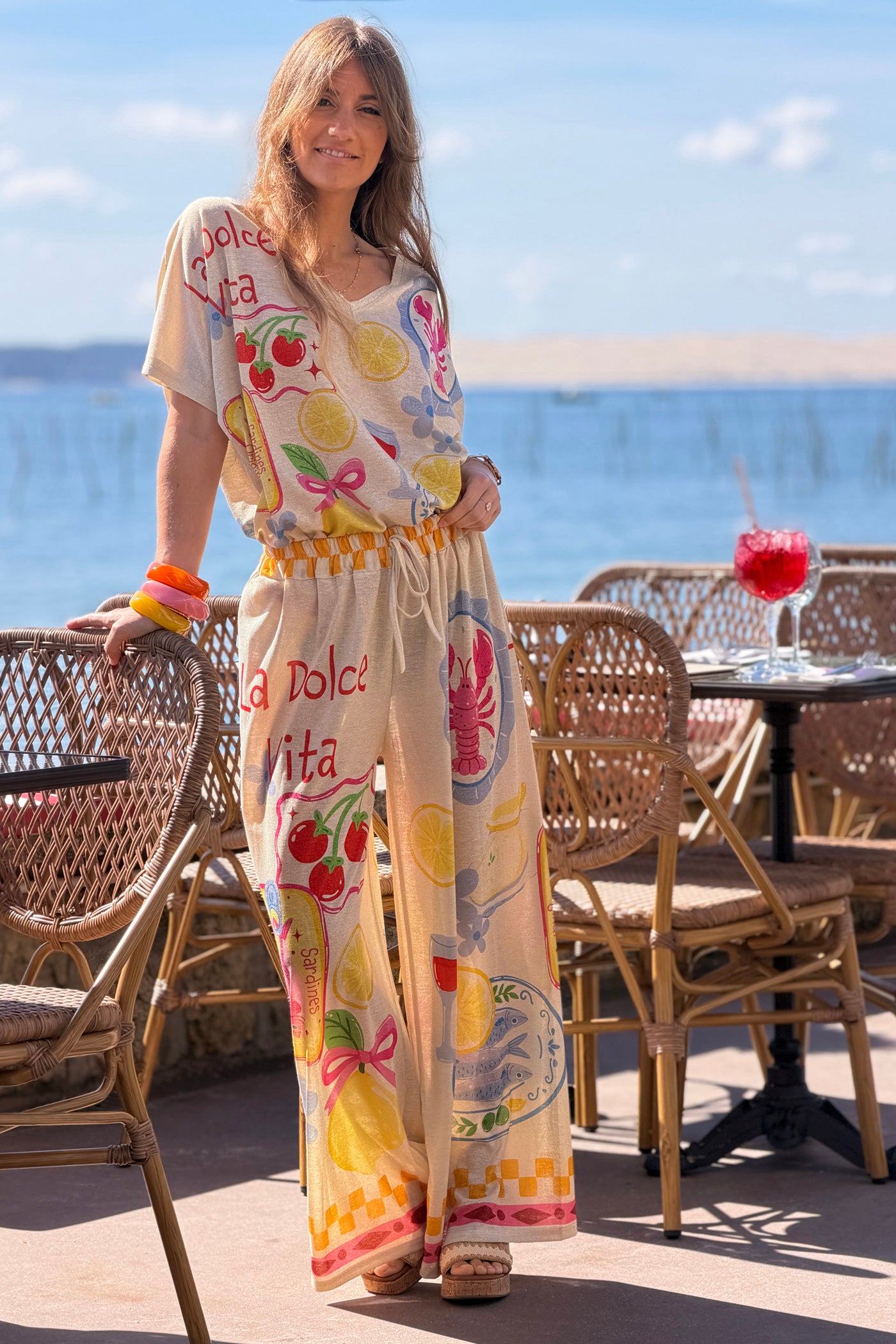 Pantalon brillant lurex large et souple imprimé coloré Dolce Vita dessins tomates citrons et sardines