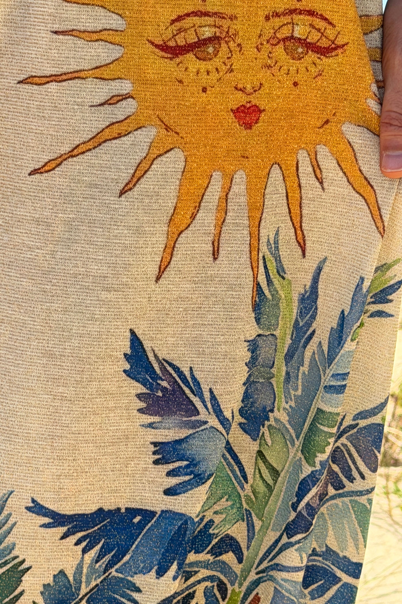 Top brillant lurex imprimé coloré tropical palmier soleil et papaye