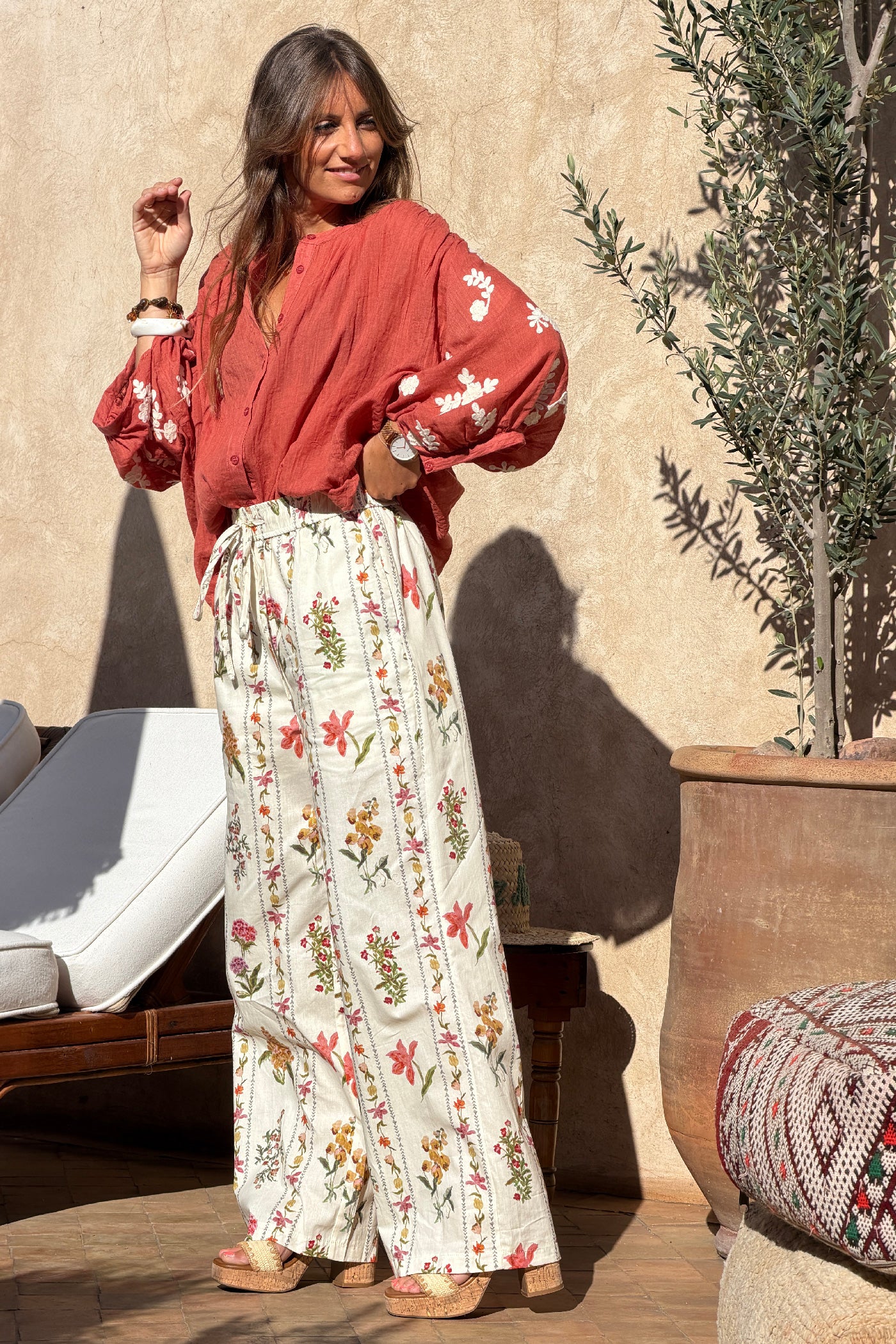 Pantalon en coton beige imprimé fleurs aquarelle colorées ceinture élastique