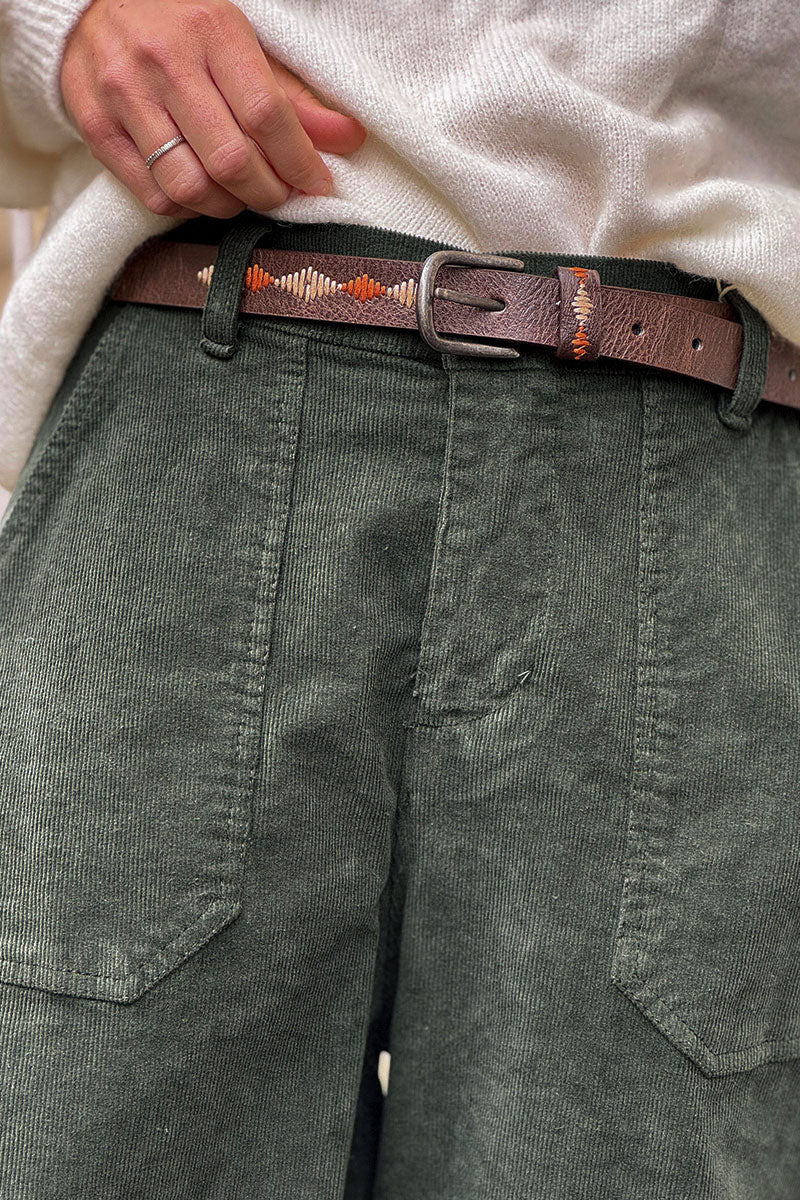 Pantalon kaki en velours côtelé coupe ballon avec ceinture broderie aztèque