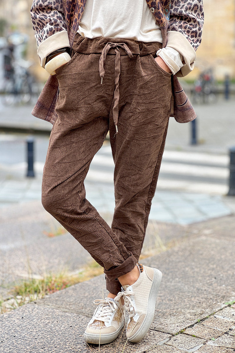 Pantalon stretch marron et confort en velours côtelé à taille élastique