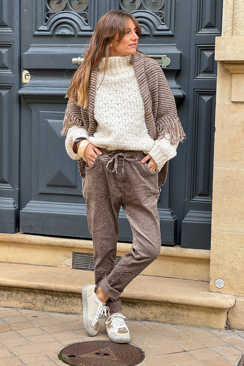 Pantalon stretch taupe et confort en velours côtelé à taille élastique