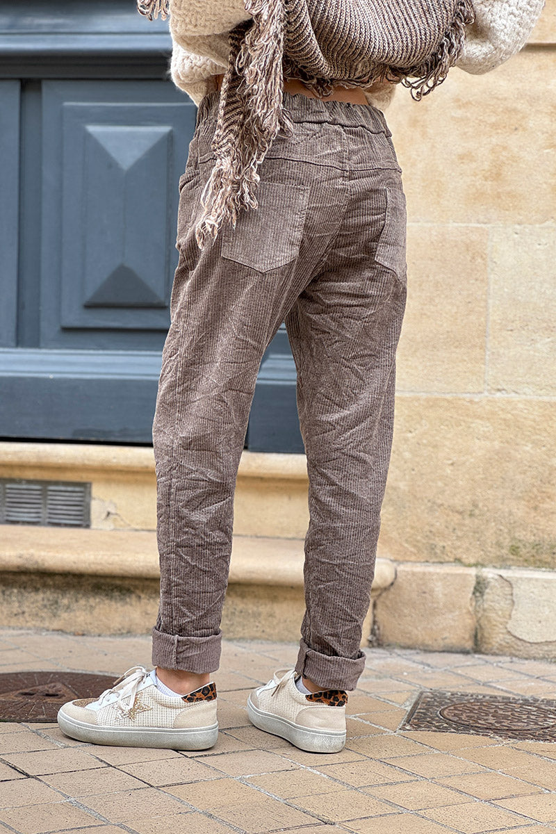 Pantalon stretch taupe et confort en velours côtelé à taille élastique