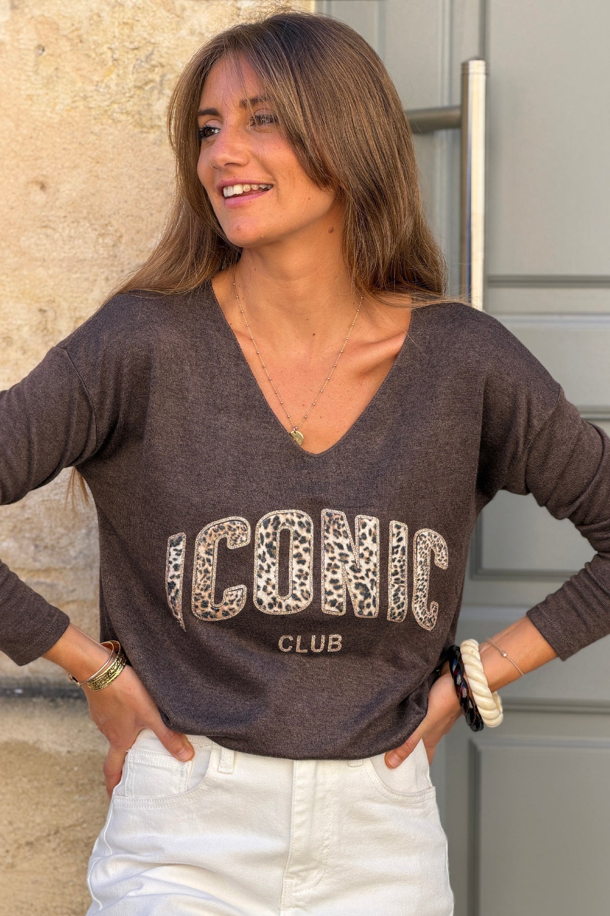 Petit pull marron tout doux Iconic imprimé léopard col v