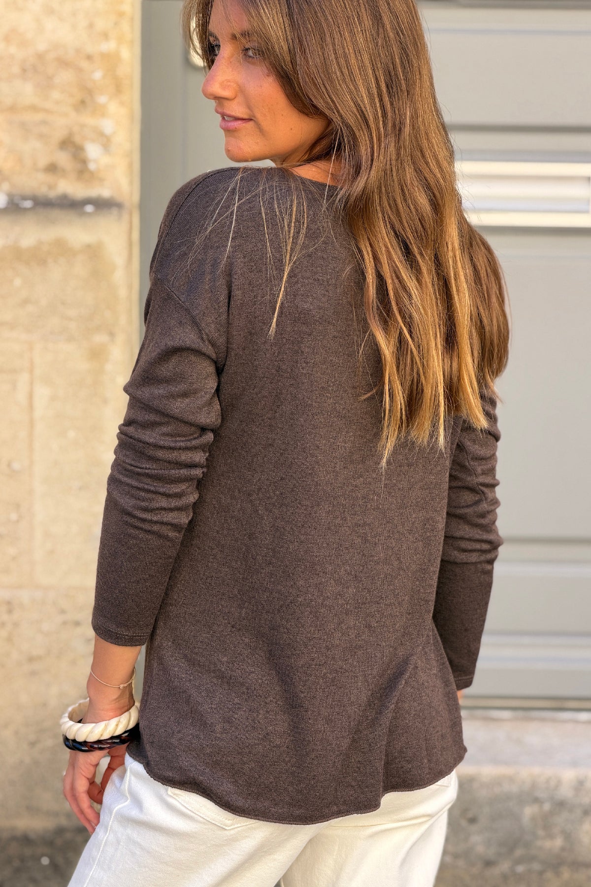 Petit pull marron tout doux Iconic imprimé léopard col v