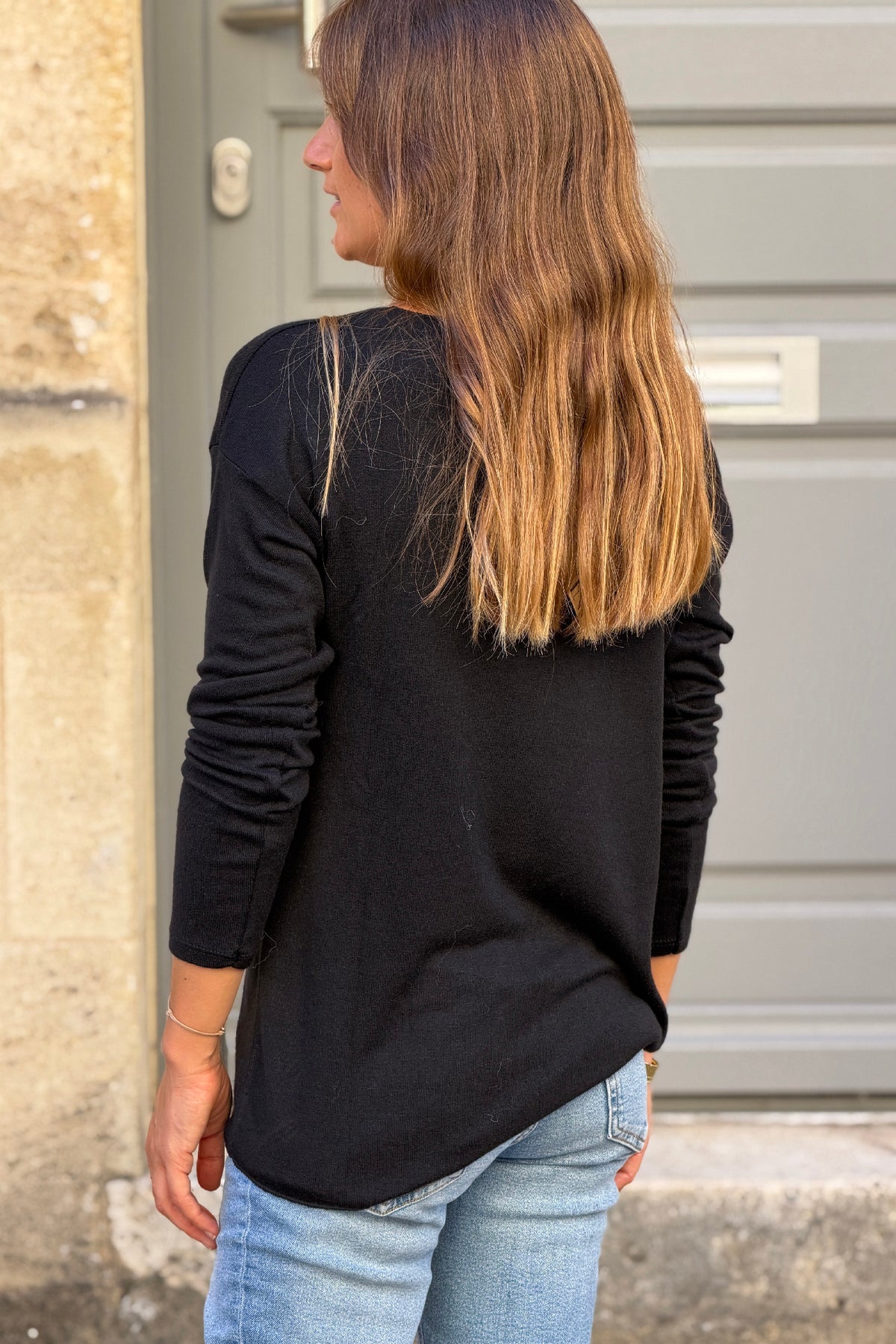 Petit pull noir tout doux Iconic imprimé léopard col v