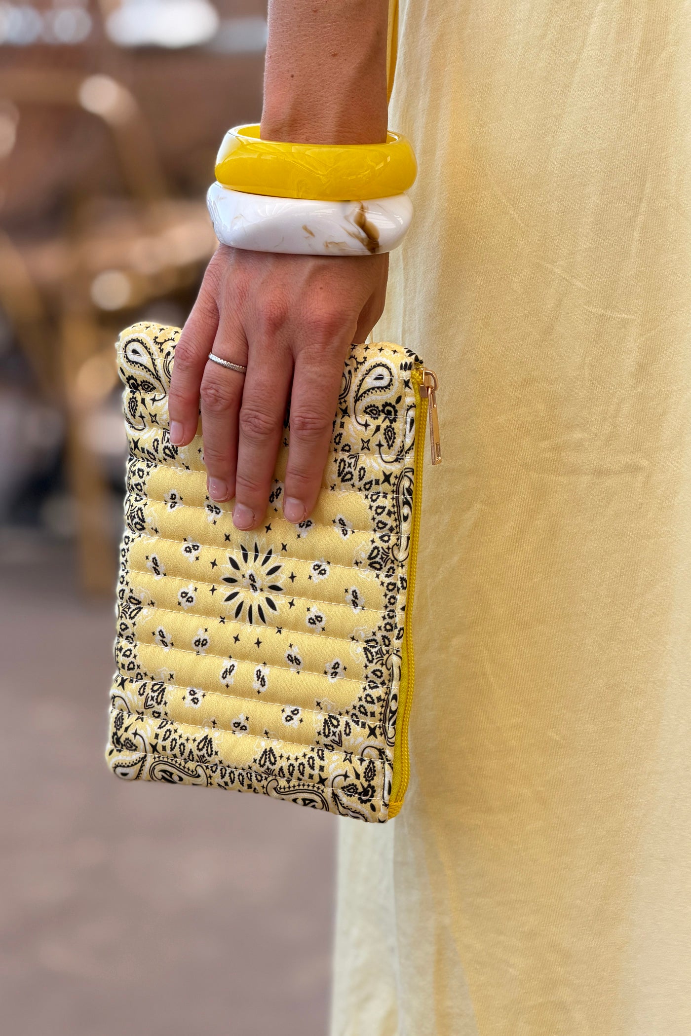 Pochette en gaze de coton imprimé bandana jaune