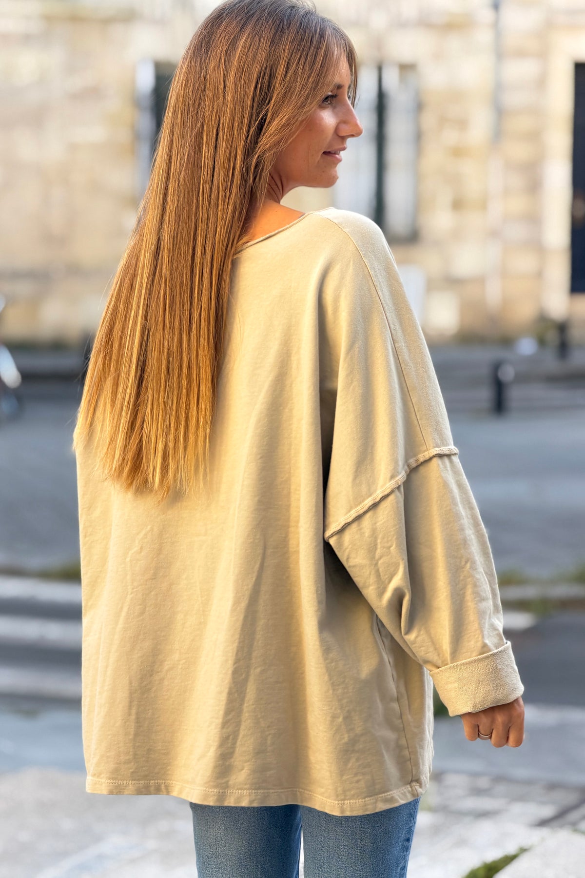 Pull beige large oversize col rond en coton stretch coutures apparentes