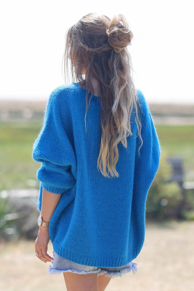 Pull bleu roi en maille col V manches chauve souris