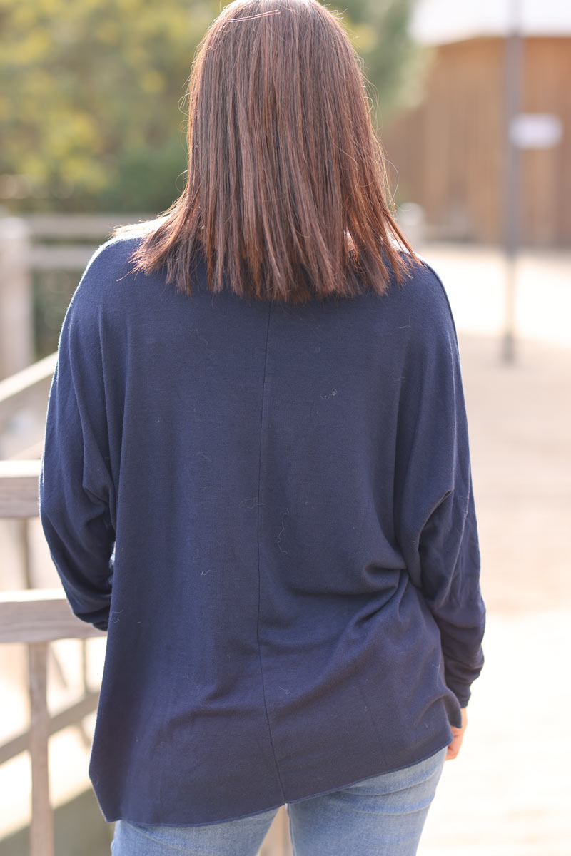 Pull doux et confort bleu marine logo rock and roll étoile