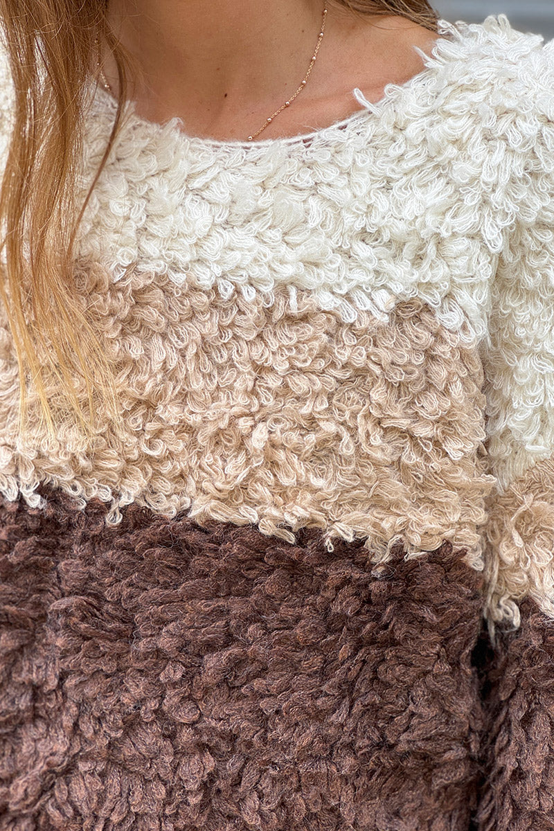 Pull en maille bouclette effet franges trio beige et marron