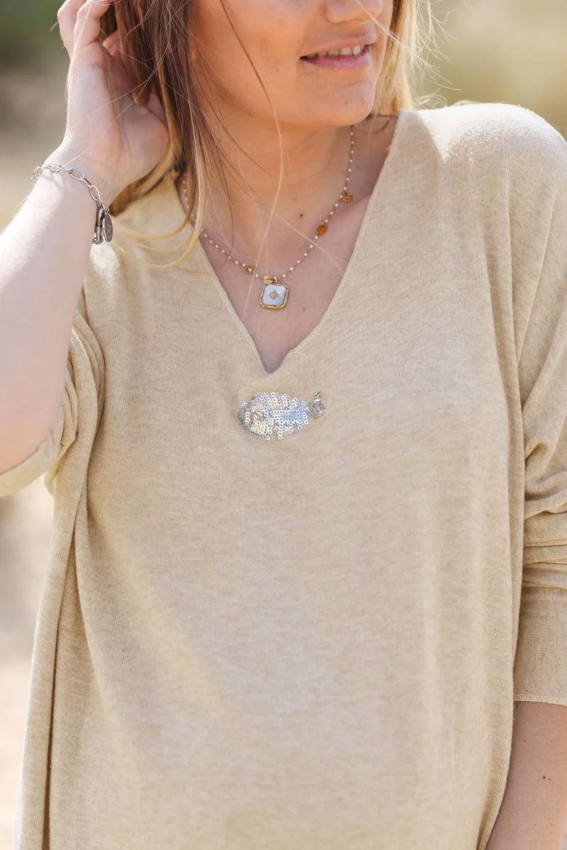 Pull beige col v arête poisson sequins