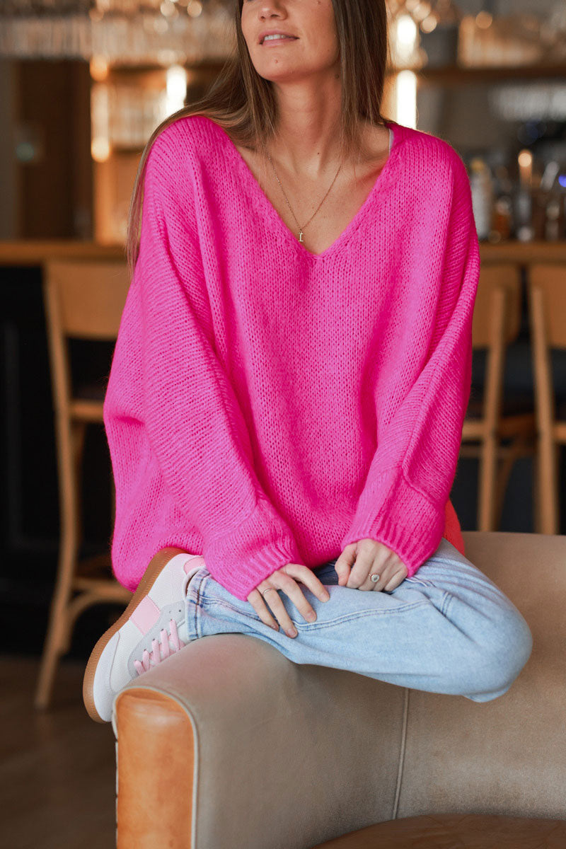 Pull fuchsia fluo en maille col v manches chauve souris
