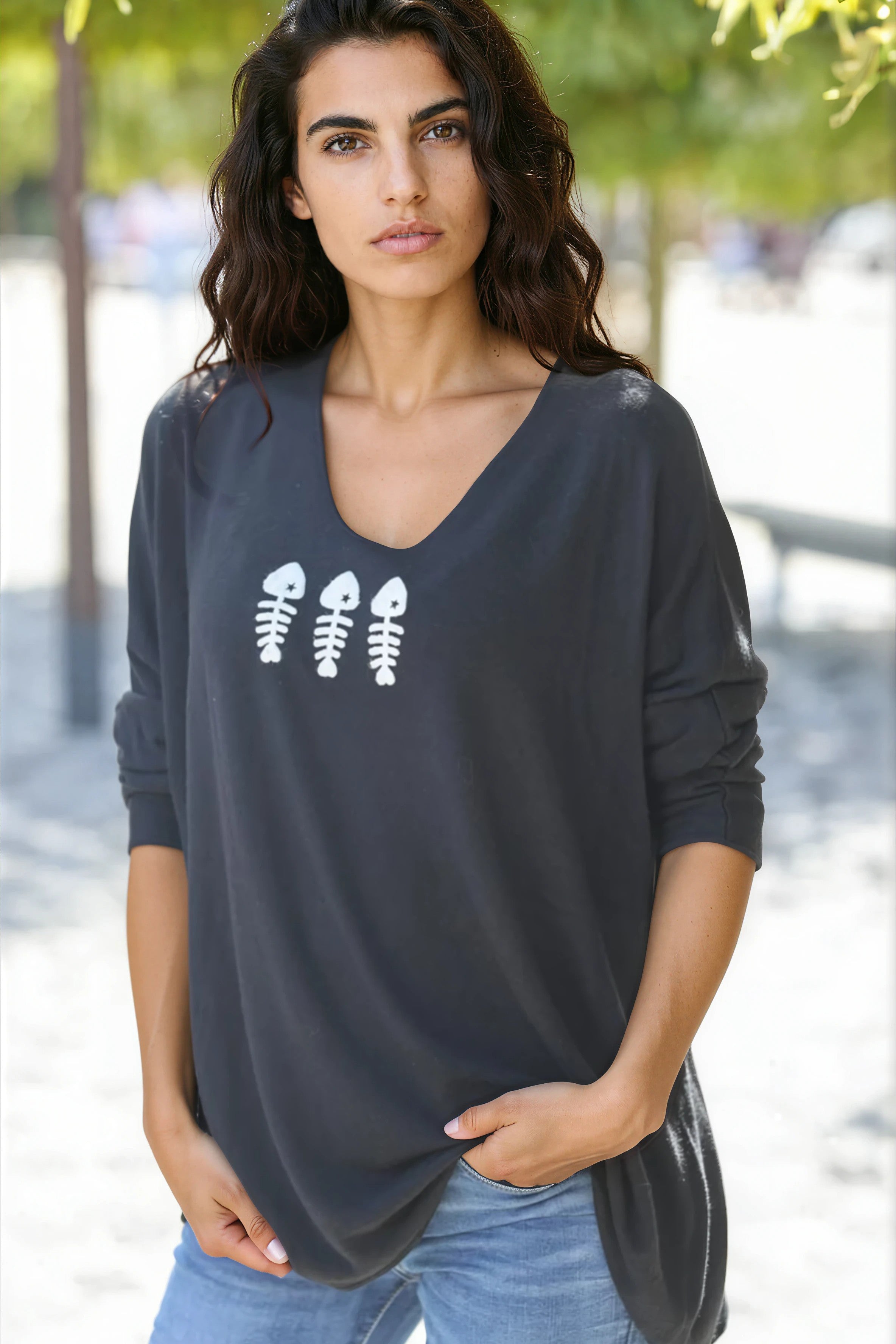 Pull jersey noir doux trio poissons