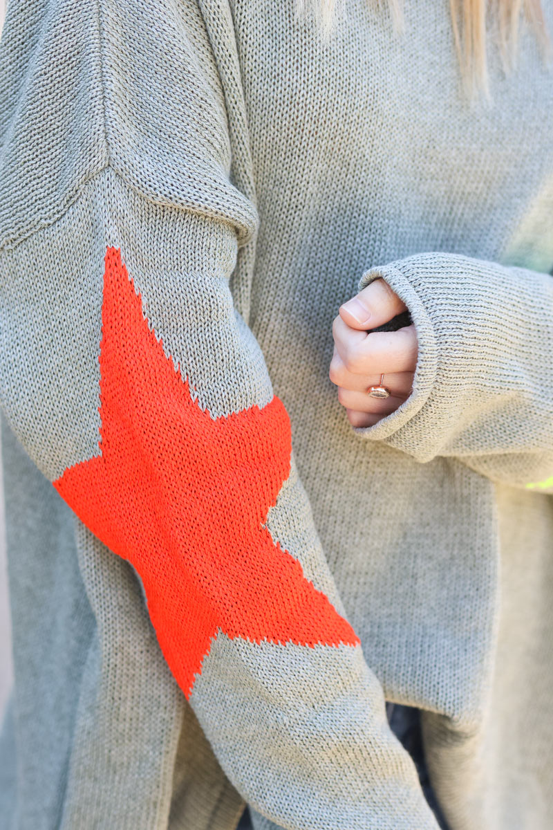 Pull kaki en maille coton étoiles colorées dos et manches