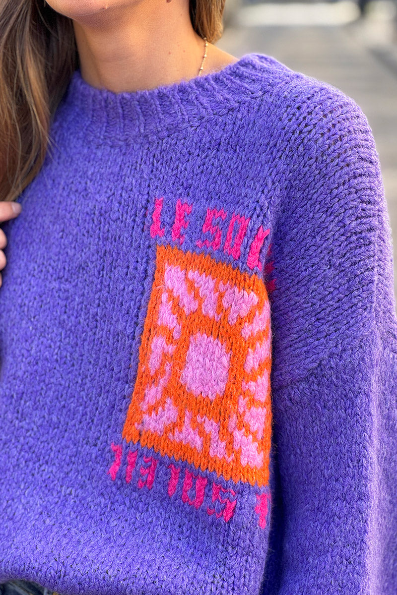 Pull loose violet en grosse maille broderie Le Soleil coloré