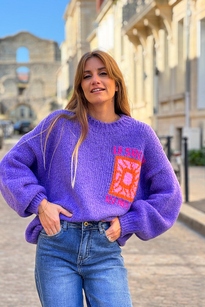 Pull loose violet en grosse maille broderie Le Soleil coloré