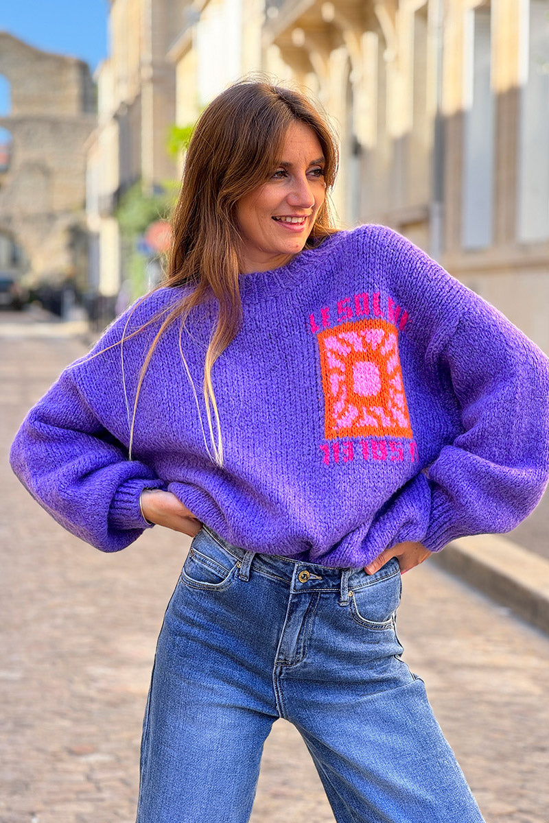 Pull loose violet en grosse maille broderie Le Soleil coloré