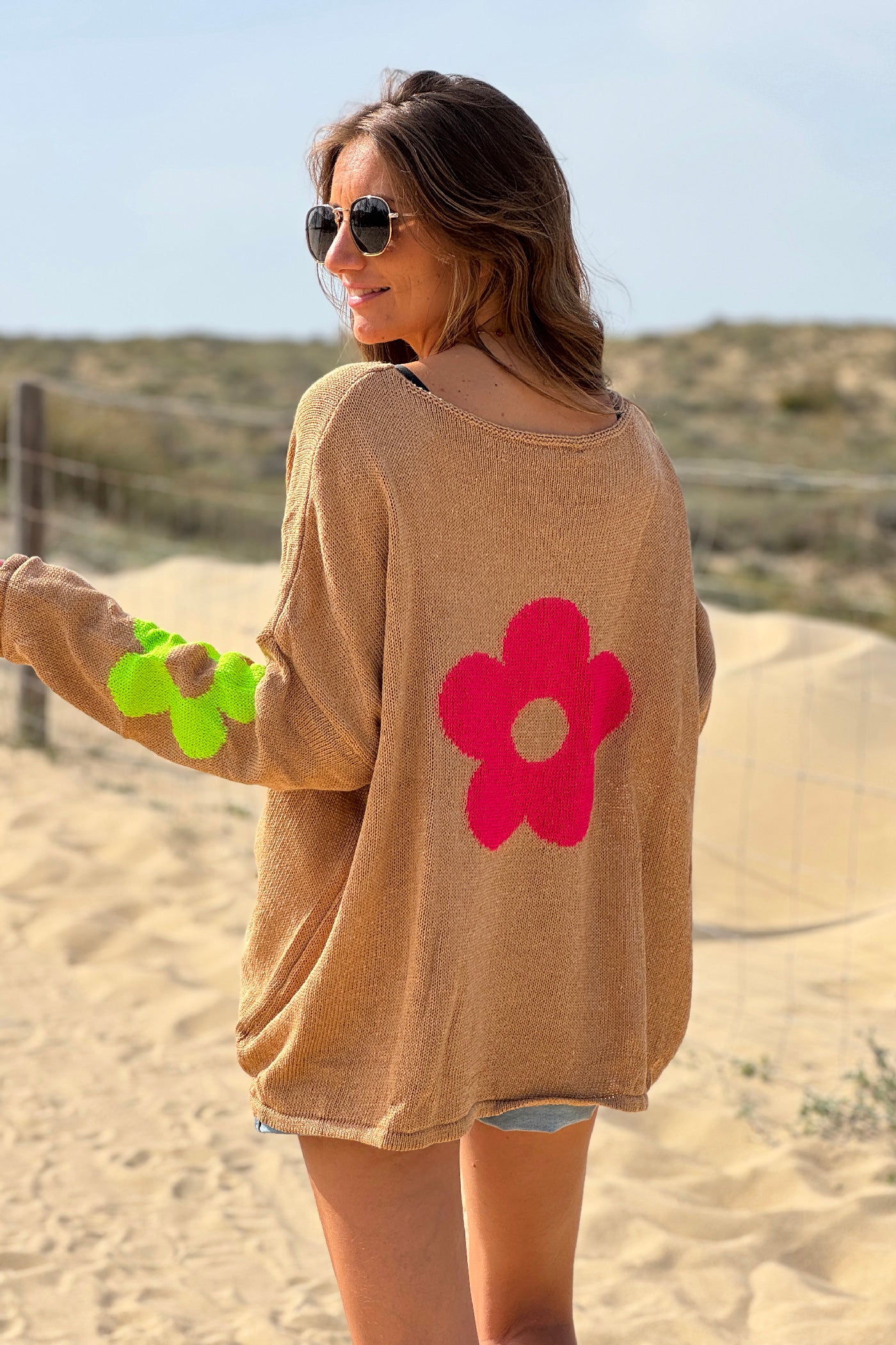 Pull maille camel coton col bateau fleurs colorées