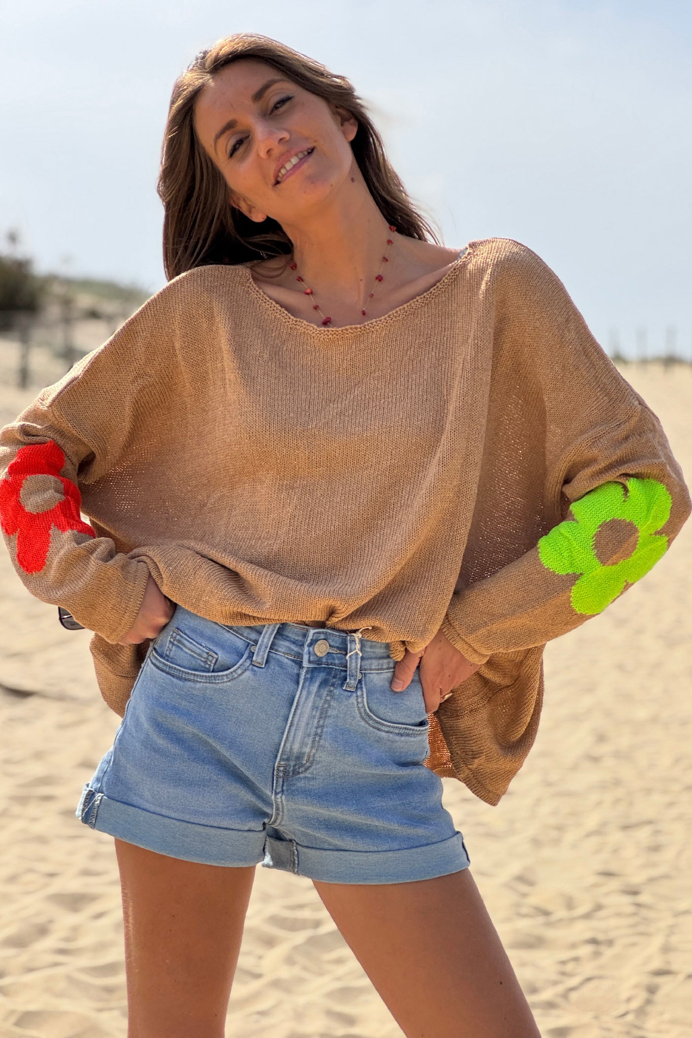 Pull maille camel coton col bateau fleurs colorées