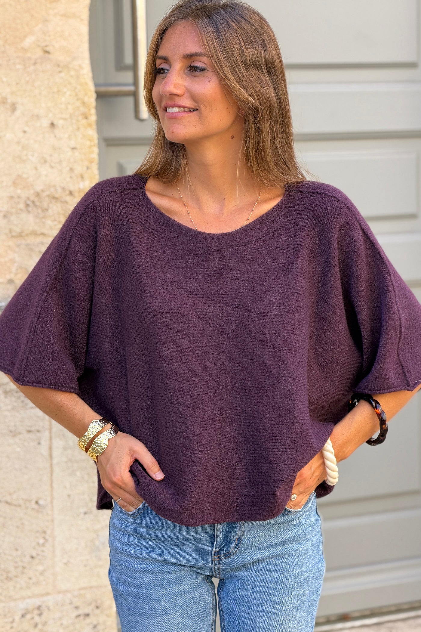 Pull moelleux et doux aubergine à manches chauve-souris col rond