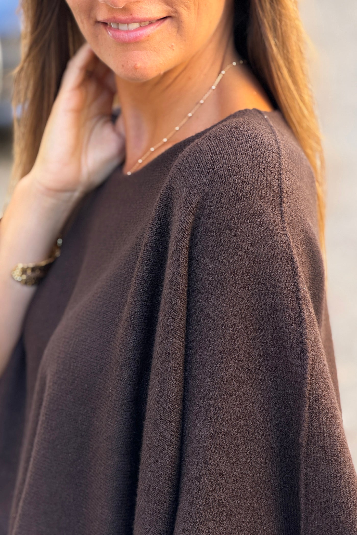 Pull moelleux et doux marron à manches chauve-souris col rond