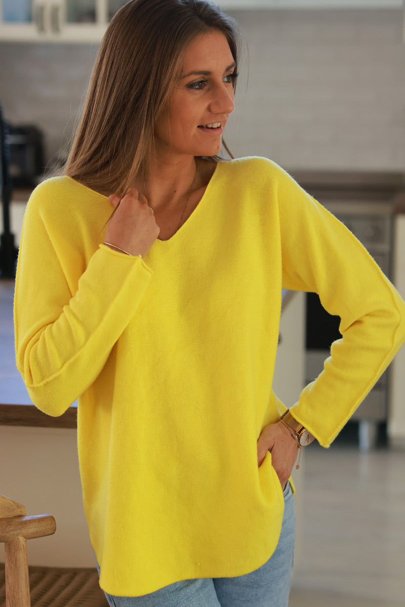 Pull moelleux tout doux jaune col v