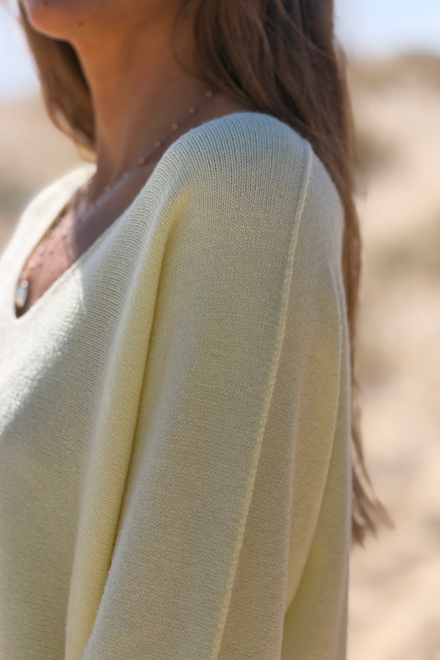 Pull moelleux tout doux jaune pale col v