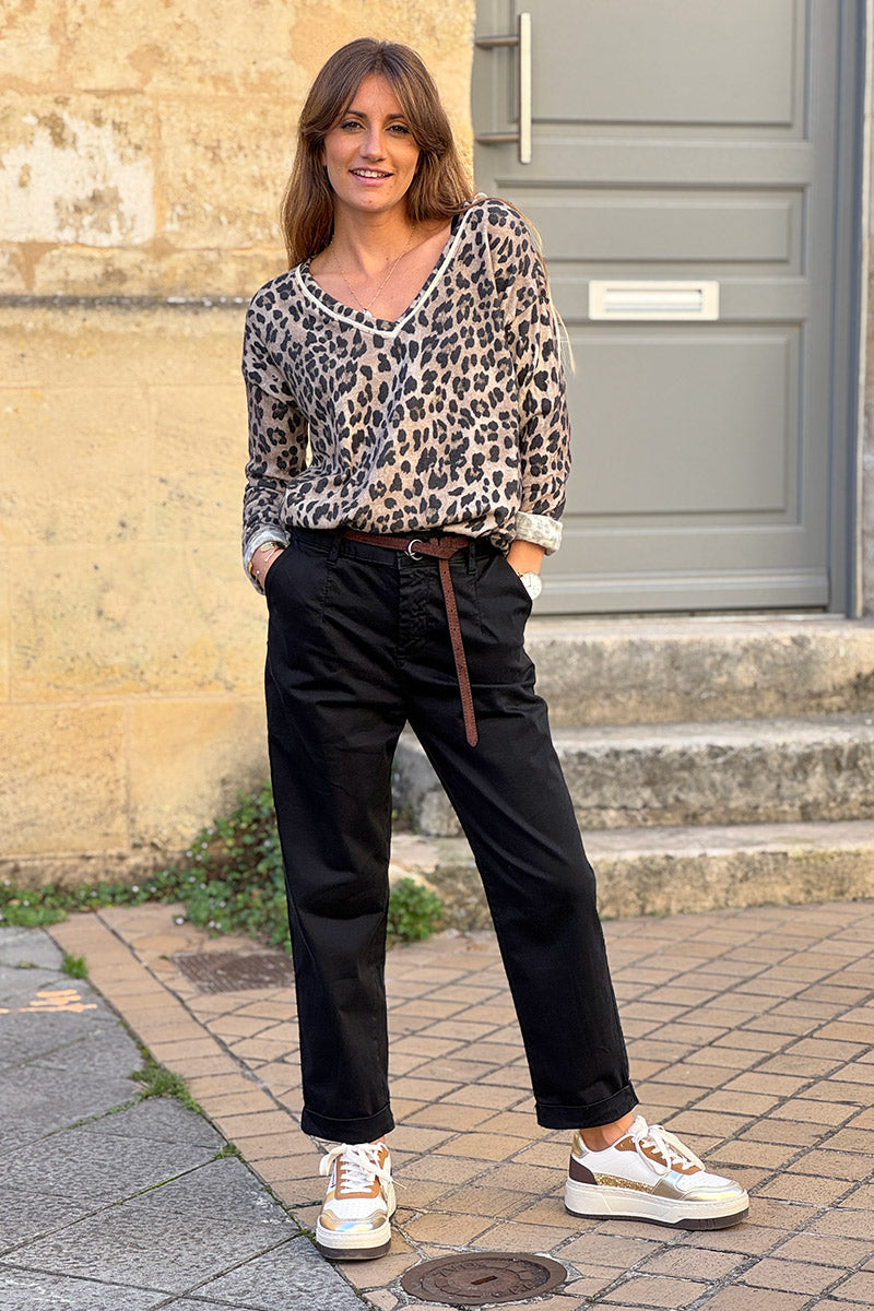 Suéter beige de lana fina con estampado de leopardo