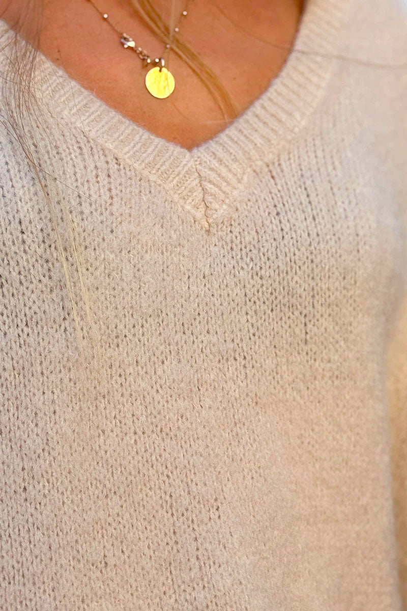 Pull sans manches large et moelleux beige en mohair col v côtelé