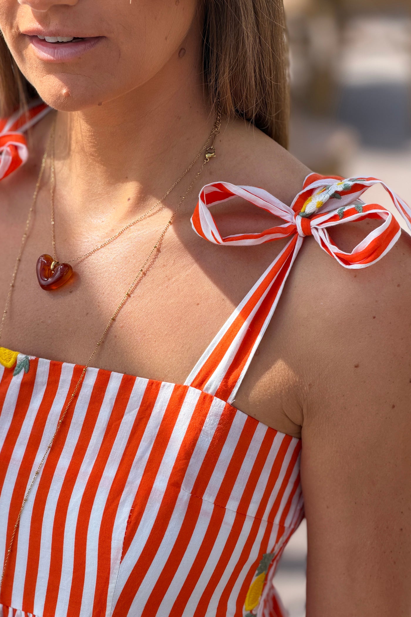 Robe à bretelles à nouer en coton rayures orange broderie fleurs et citrons