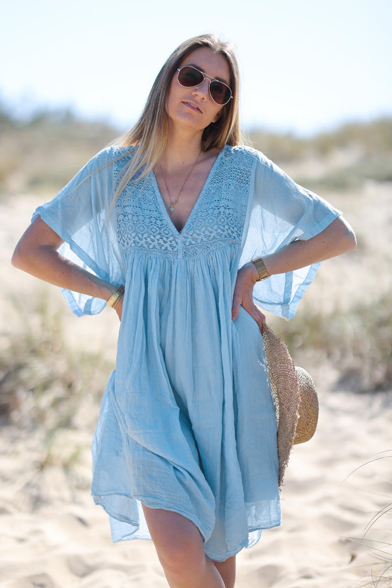 Robe bleu ciel légère voile de coton haut dentelle