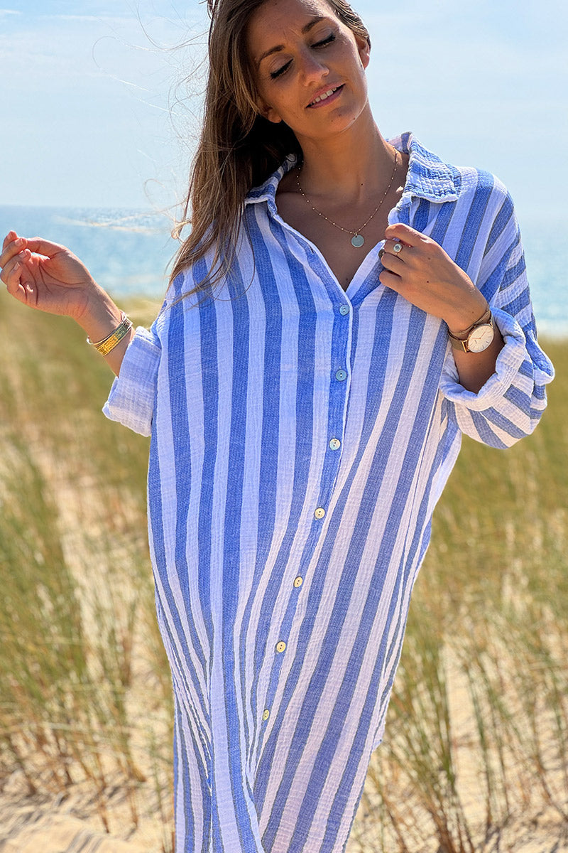 Vestido camisero de gasa de algodón blanco con rayas azules