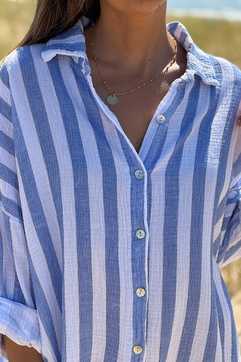 Vestido camisero de gasa de algodón blanco con rayas azules
