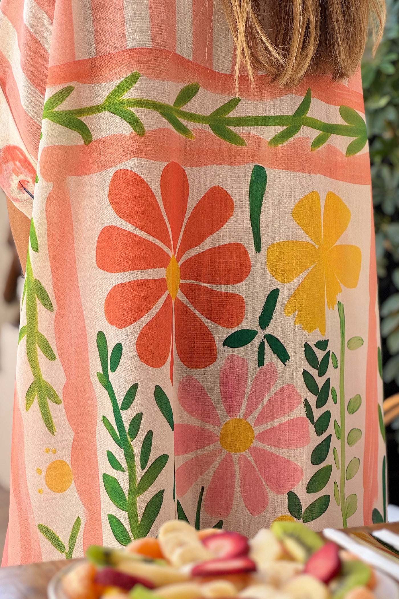 Robe chemise longue et large imprimé orange et vert fruits et fleurs