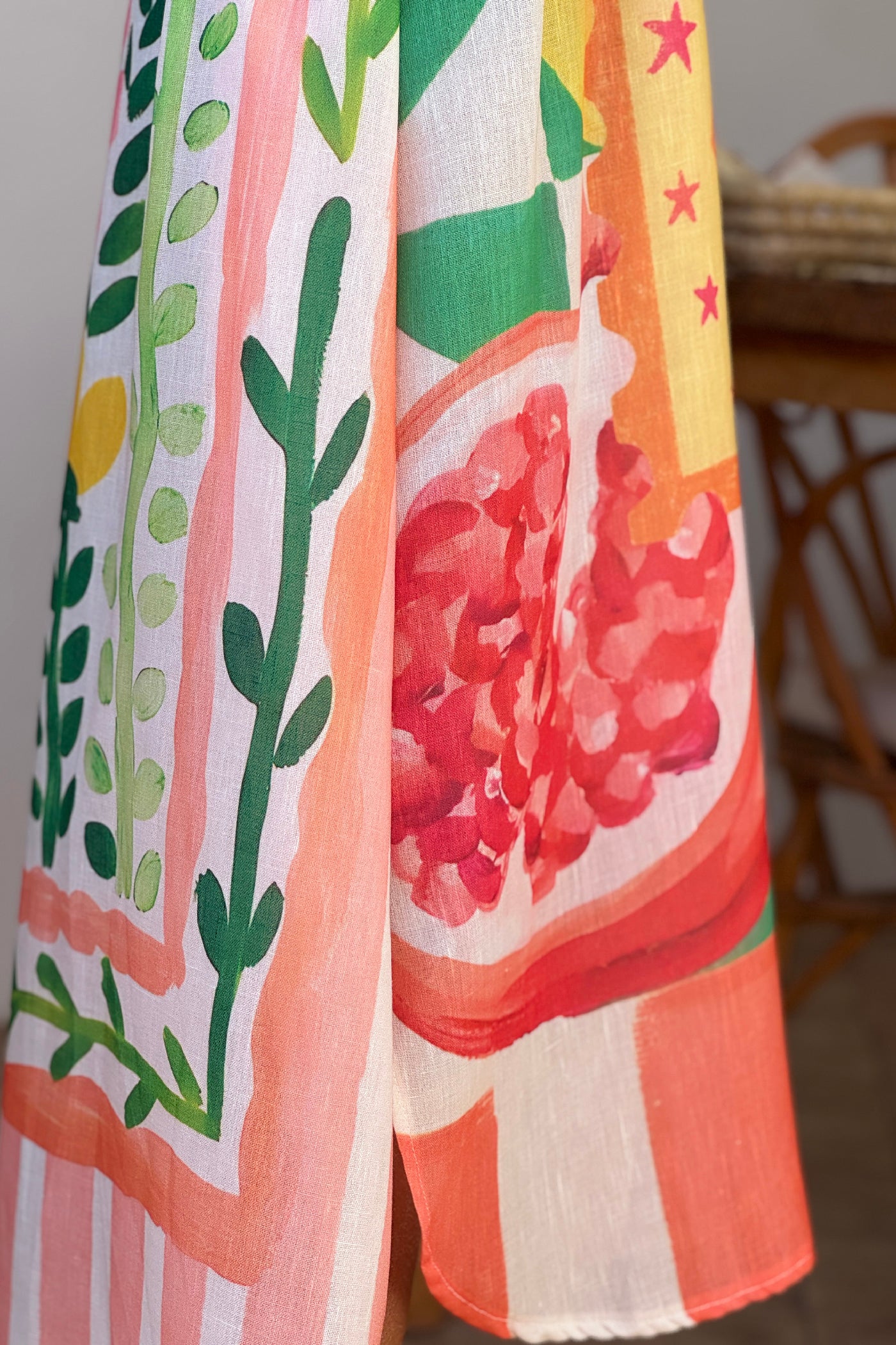 Robe chemise longue et large imprimé orange et vert fruits et fleurs