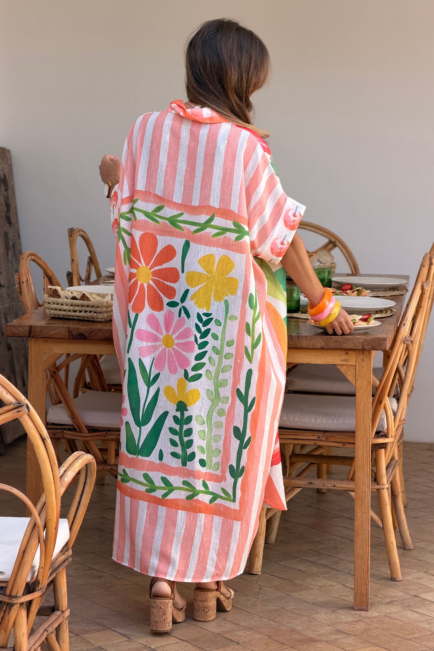 Robe chemise longue et large imprimé orange et vert fruits et fleurs