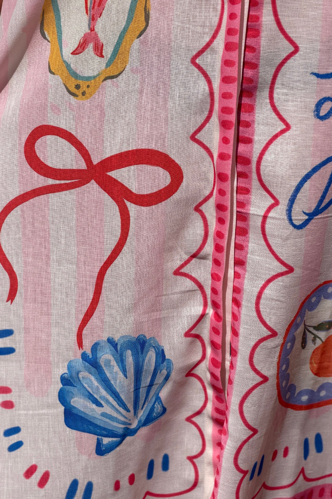 Robe chemise longue et large imprimé petits dessins rose Dolce vita
