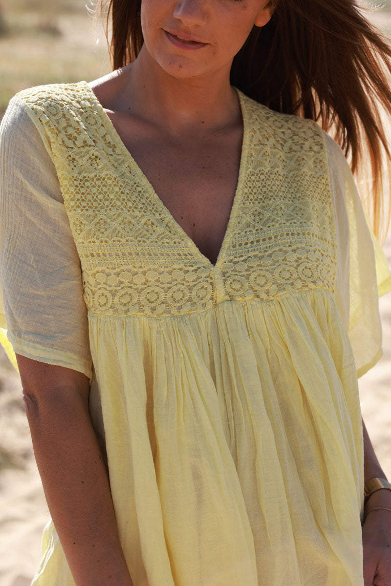 Robe jaune pâle légère voile de coton haut dentelle