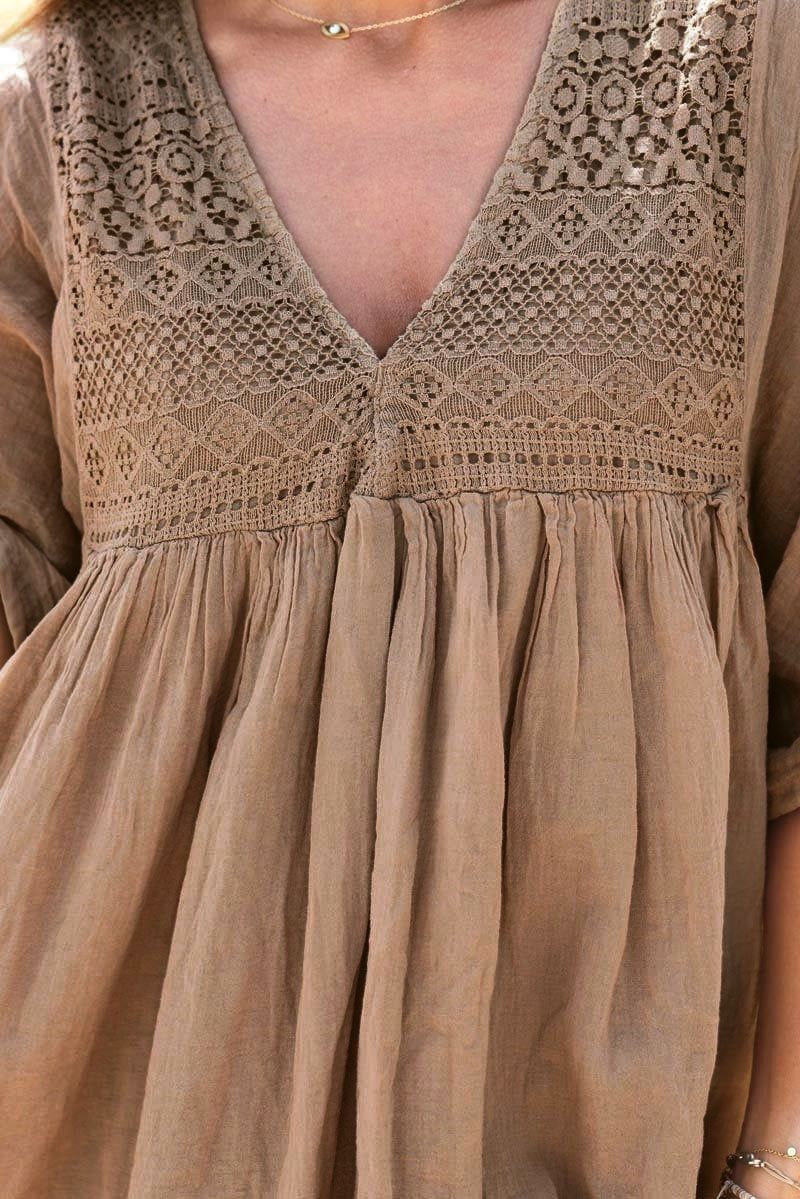 Robe camel légère voile de coton haut dentelle