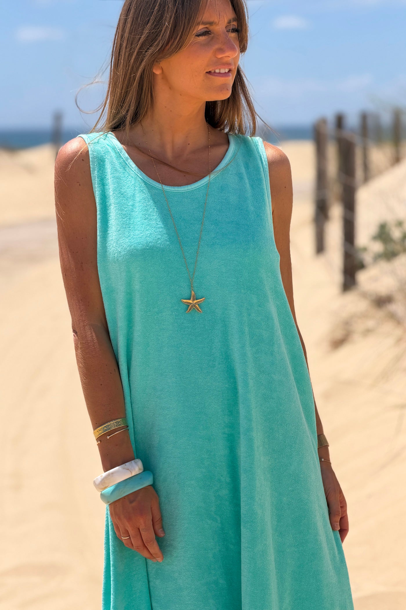 Robe débardeur en éponge turquoise nœud tresse dans le dos décolleté