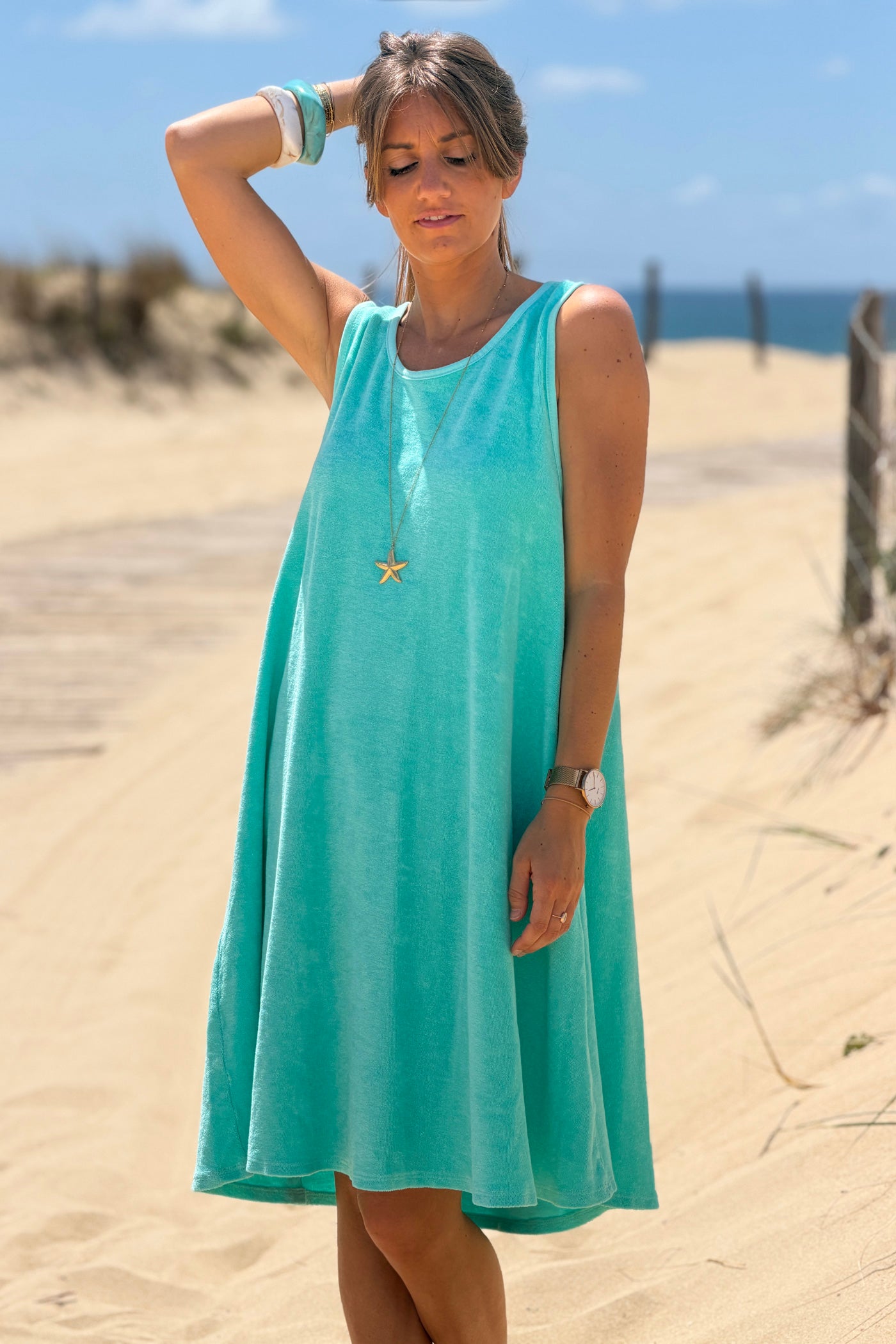 Robe débardeur en éponge turquoise nœud tresse dans le dos décolleté