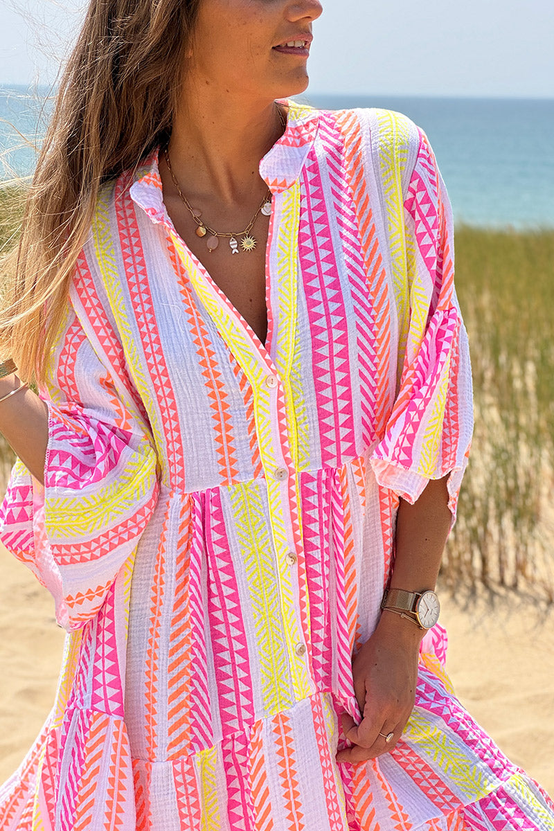 Robe en gaze de coton à volant imprimé ethnique rose orange et jaune manches évasées