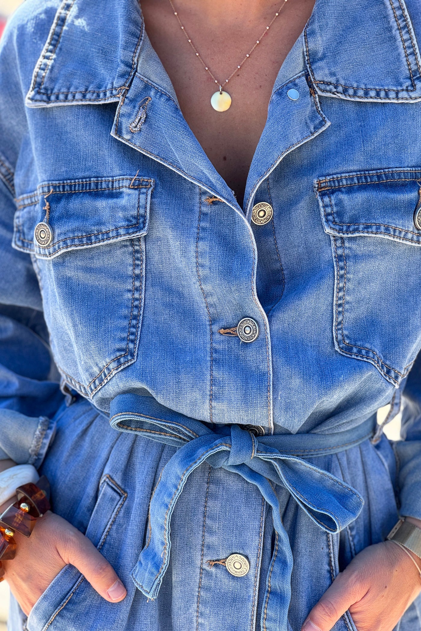 Robe en jean stretch avec poches ceinture et boutons