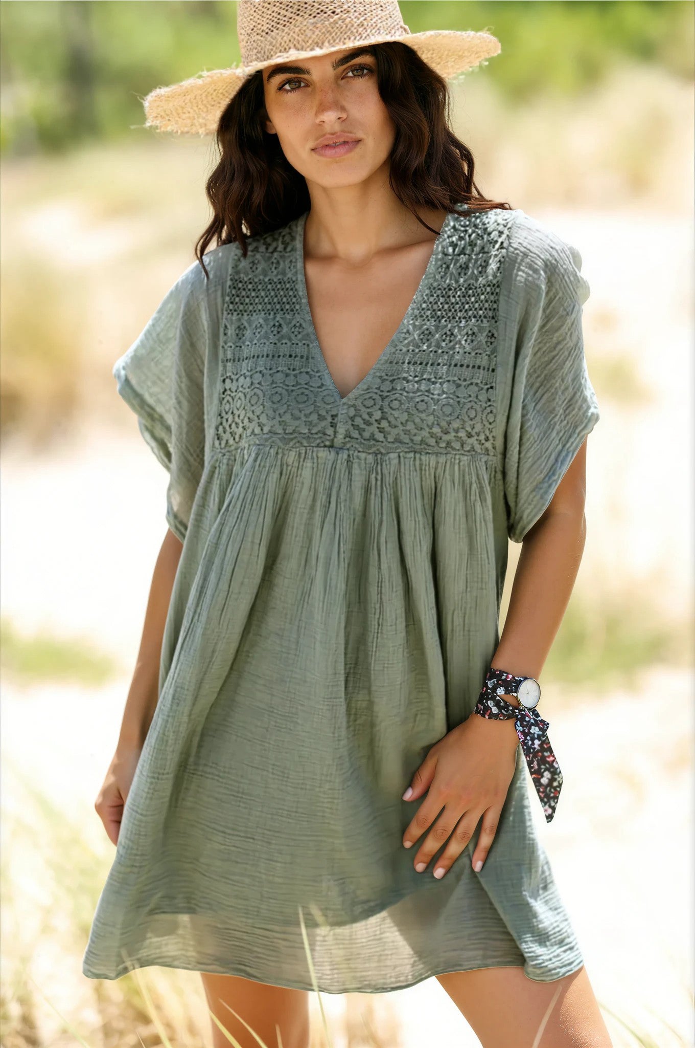 Robe kaki légère voile de coton haut dentelle