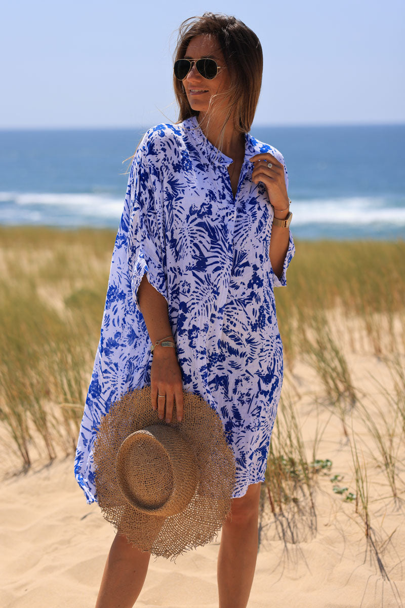 Vestido amplio de algodón con cuello de pico y estampado de islas azul royal