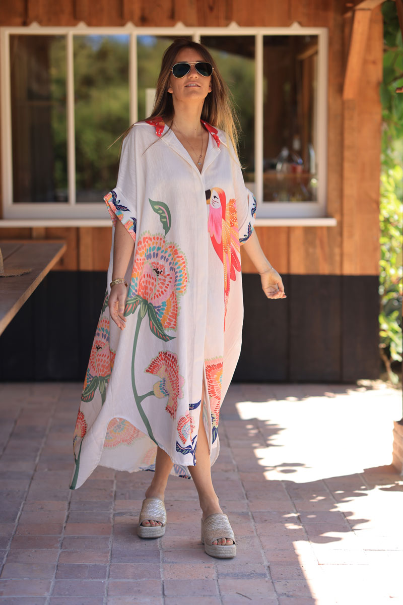 Robe large mi longue écru manches looses motifs fleurs et perroquets colorés